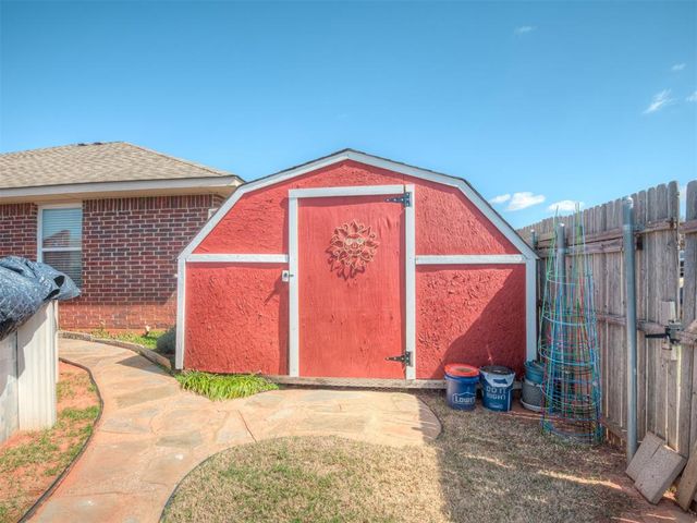 4237 Syracuse Street, Moore, OK 73160