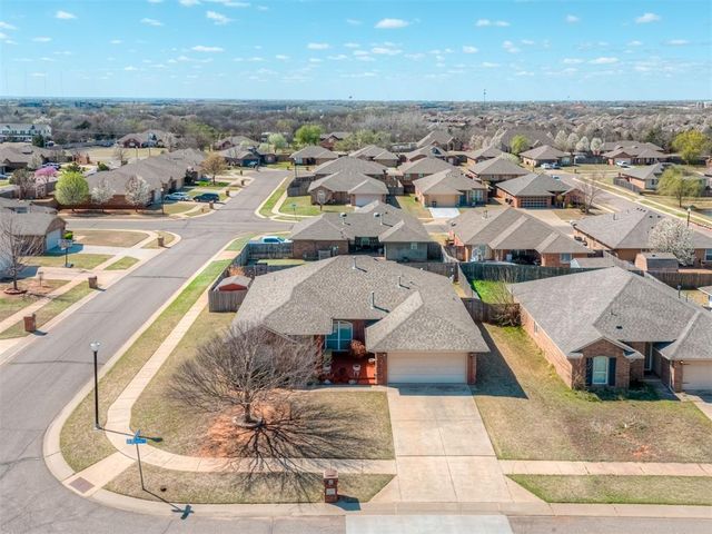 4237 Syracuse Street, Moore, OK 73160