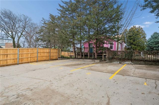 2516 Charlotte Street, Kansas City, MO 64108