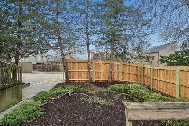 2516 Charlotte Street, Kansas City, MO 64108