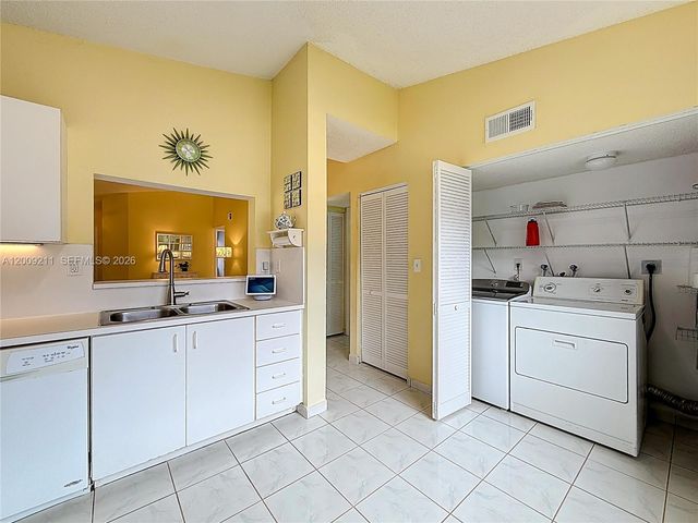 6466 SW 130th Pl 902, Miami, FL 33183