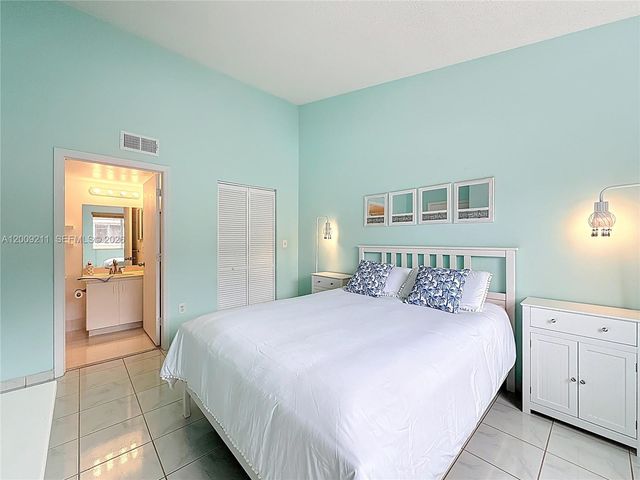 6466 SW 130th Pl 902, Miami, FL 33183