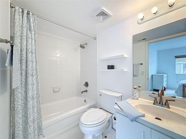 6466 SW 130th Pl 902, Miami, FL 33183