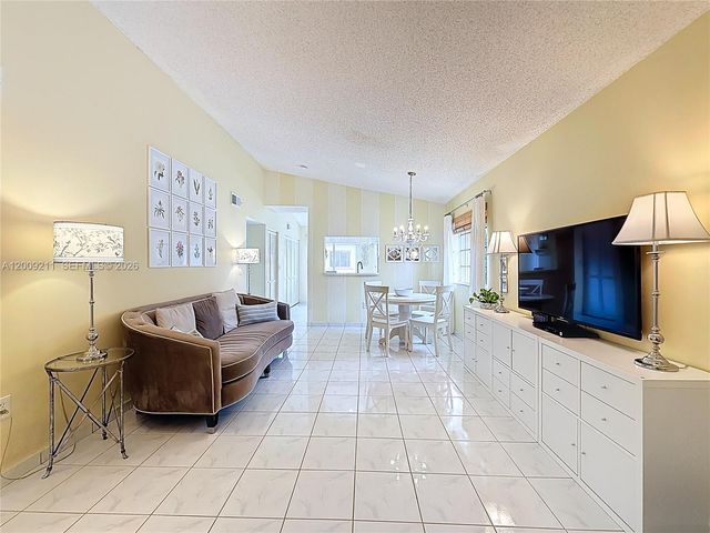 6466 SW 130th Pl 902, Miami, FL 33183