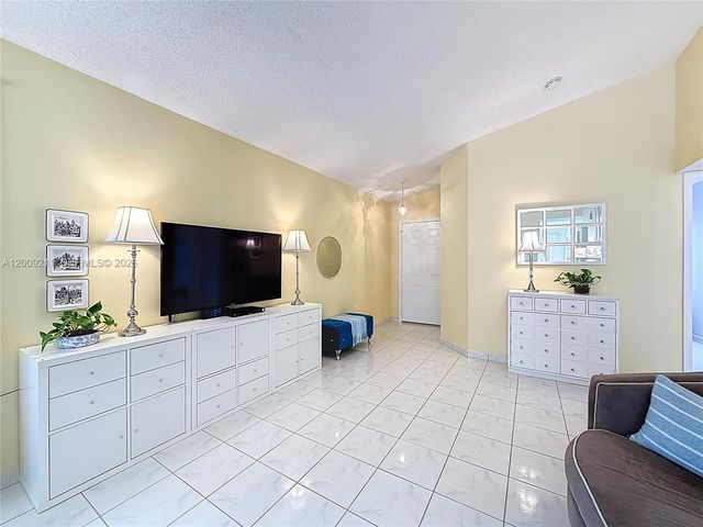 6466 SW 130th Pl 902, Miami, FL 33183