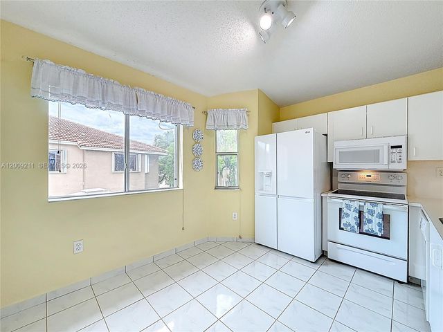 6466 SW 130th Pl 902, Miami, FL 33183