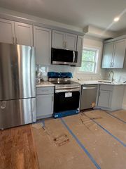 5 Walnut Ave 4, Stoughton, MA 02072