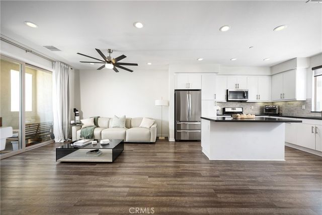 108 Cadence, Irvine, CA 92618