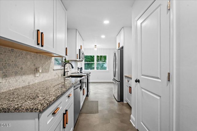 506 W Noble Street, Selma, NC 27576