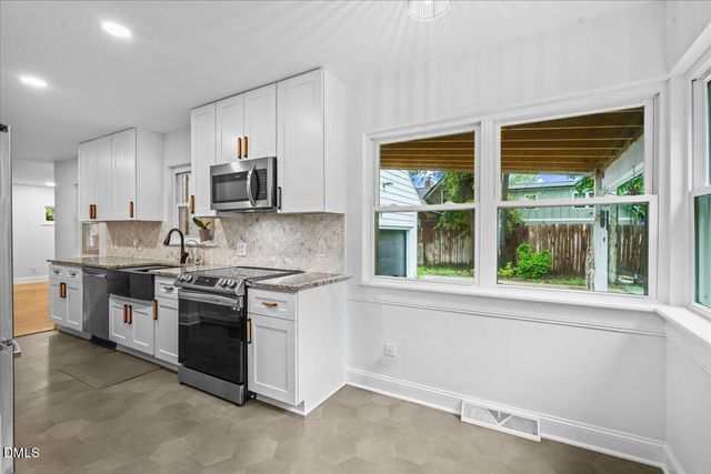 506 W Noble Street, Selma, NC 27576
