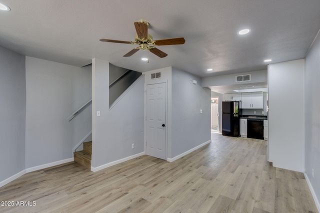 3044 E BECK Lane, Phoenix, AZ 85032