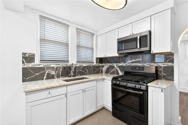 1320 WOODMONT AVENUE, New Kensington, PA 15068