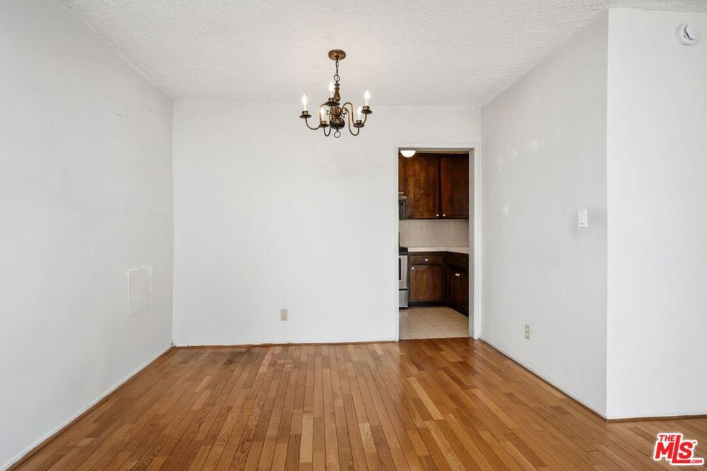 Image 10 of property listing at 1831 Barry Avenue 3, Los Angeles, CA 90025