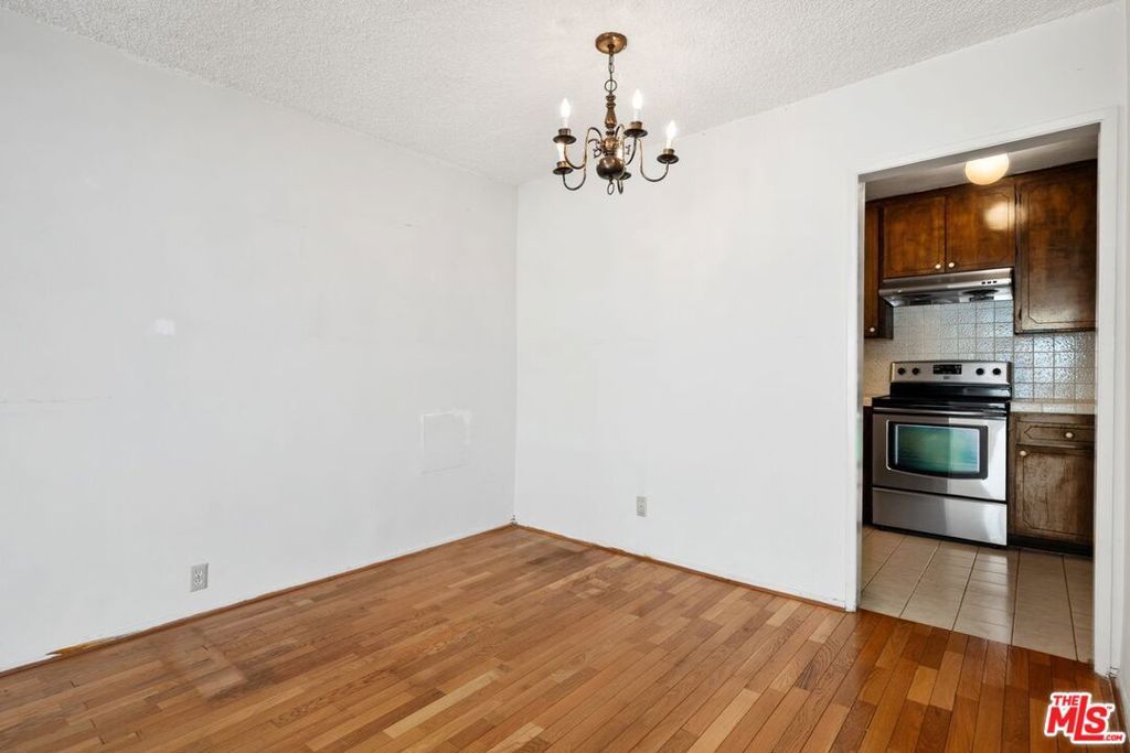 Image 11 of property listing at 1831 Barry Avenue 3, Los Angeles, CA 90025