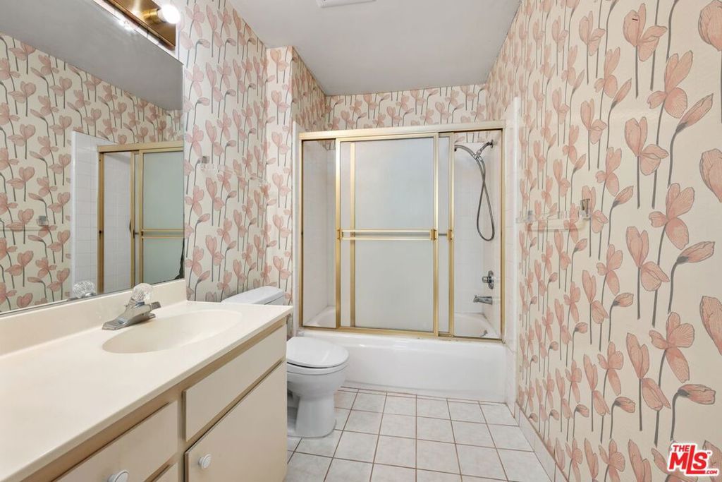 Image 19 of property listing at 1831 Barry Avenue 3, Los Angeles, CA 90025