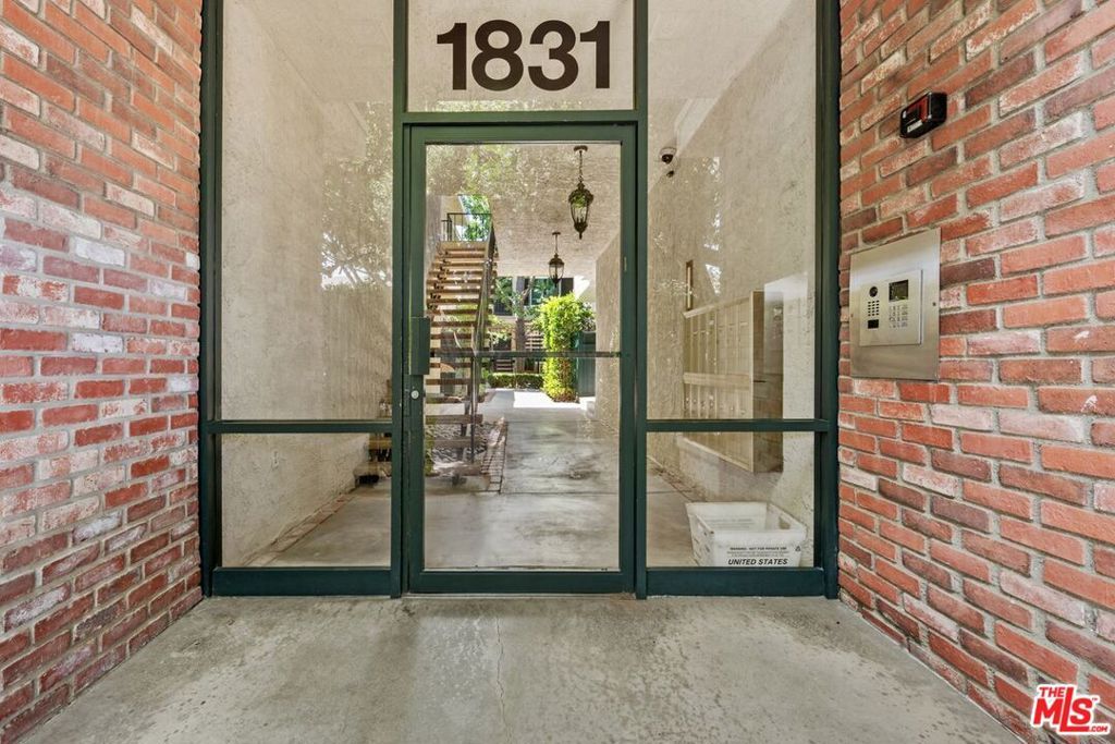 Image 2 of property listing at 1831 Barry Avenue 3, Los Angeles, CA 90025