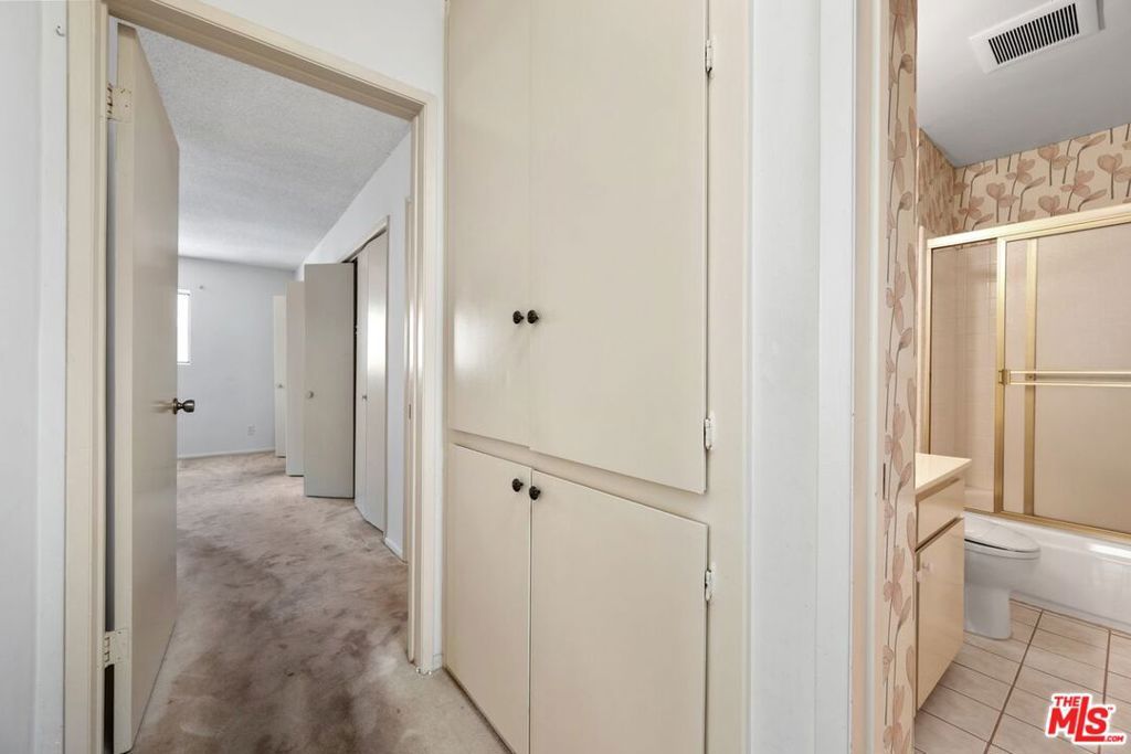 Image 20 of property listing at 1831 Barry Avenue 3, Los Angeles, CA 90025
