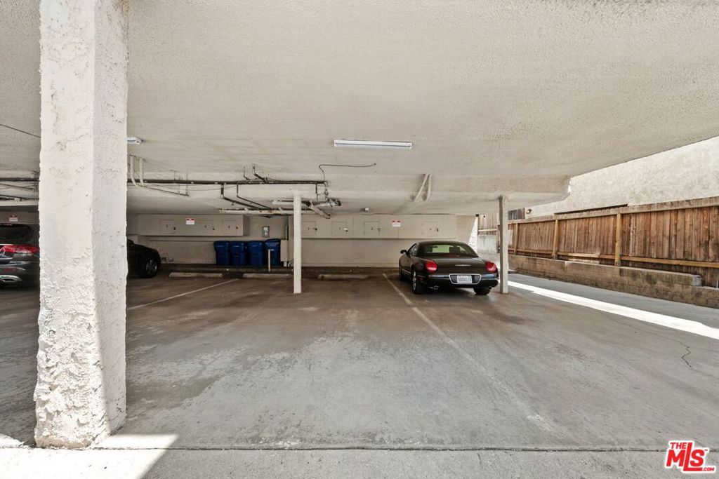 Image 21 of property listing at 1831 Barry Avenue 3, Los Angeles, CA 90025