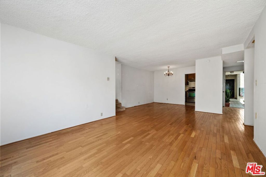 Image 9 of property listing at 1831 Barry Avenue 3, Los Angeles, CA 90025