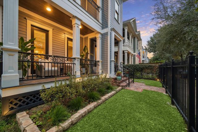 1030 Waverly Street, Houston, TX 77008