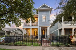 1030 Waverly Street, Houston, TX 77008