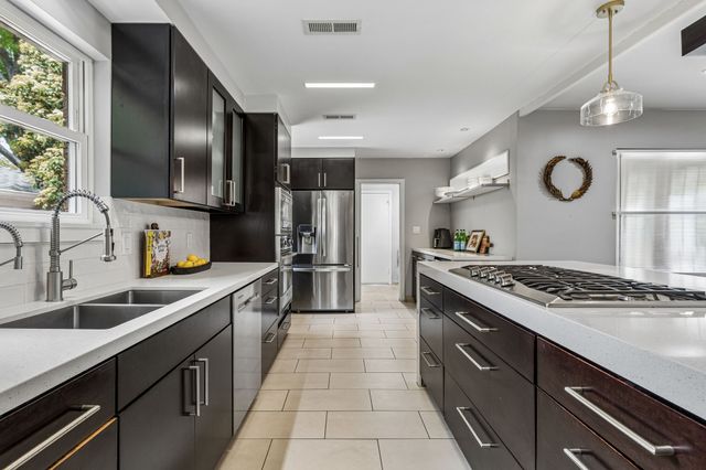 9469 Gatetrail Drive, Dallas, TX 75238