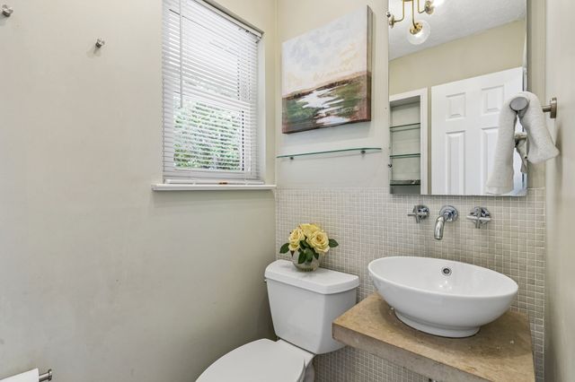 9469 Gatetrail Drive, Dallas, TX 75238