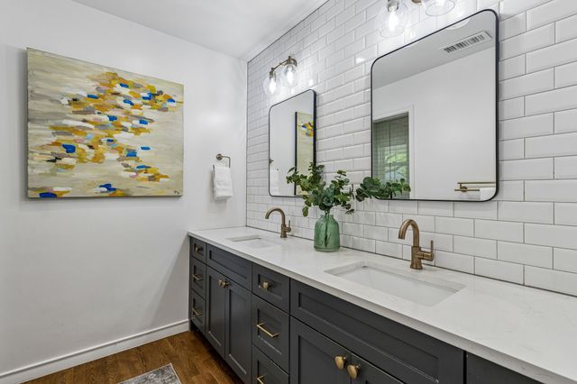 9469 Gatetrail Drive, Dallas, TX 75238