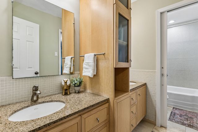 9469 Gatetrail Drive, Dallas, TX 75238