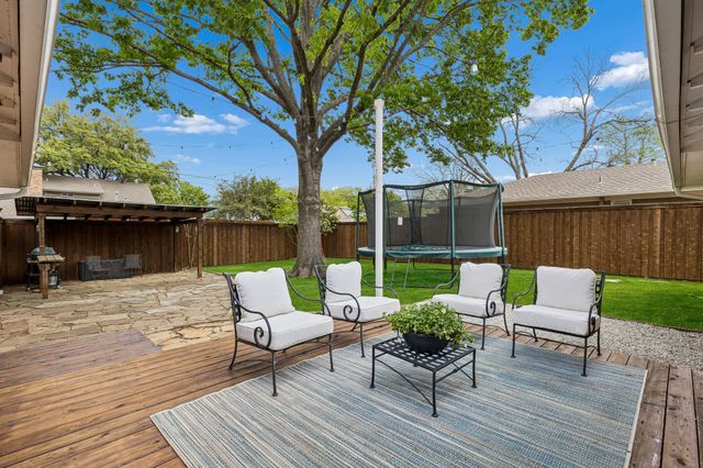 9469 Gatetrail Drive, Dallas, TX 75238