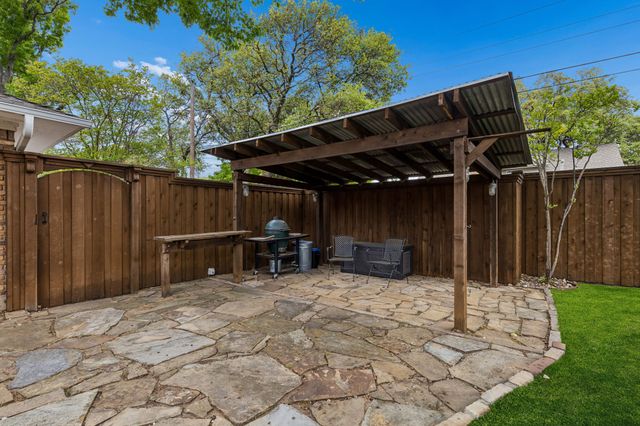 9469 Gatetrail Drive, Dallas, TX 75238