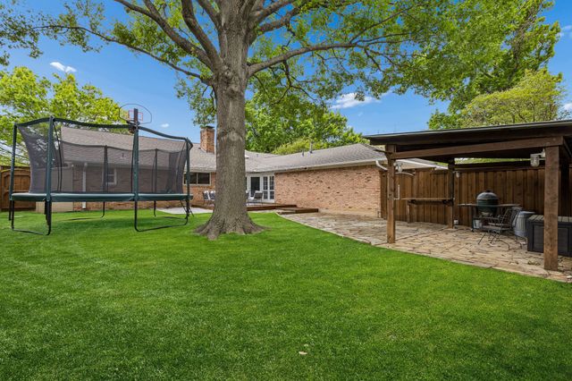 9469 Gatetrail Drive, Dallas, TX 75238