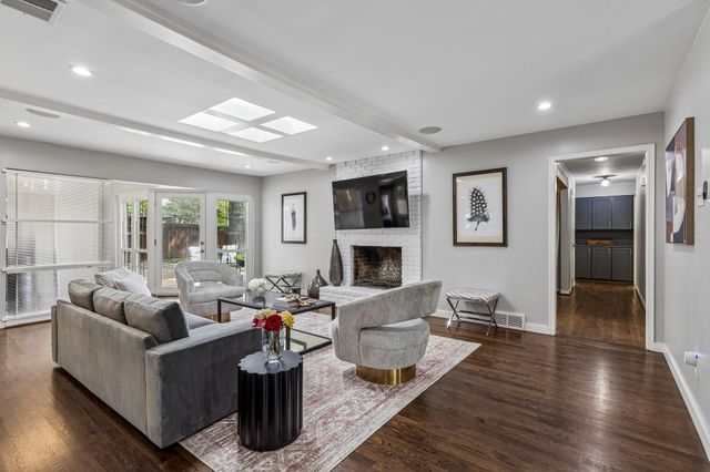 9469 Gatetrail Drive, Dallas, TX 75238