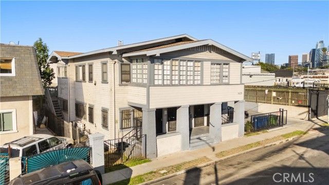 1425 W 18th St., Los Angeles, CA 90006