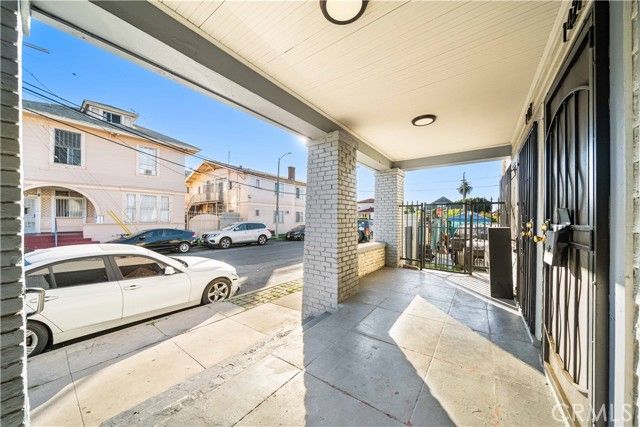 1425 W 18th St., Los Angeles, CA 90006