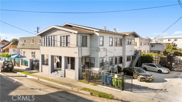 1425 W 18th St., Los Angeles, CA 90006