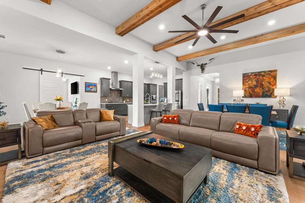 705 Spicewood Trails DR, Spicewood, TX 78669