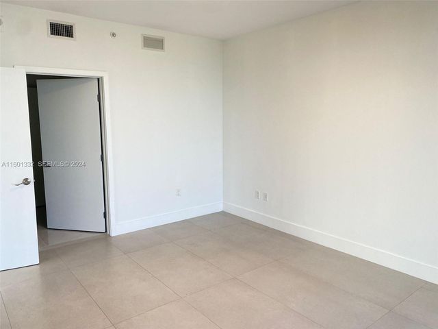 16385 Biscayne Boulevard 2421, North Miami Beach, FL 33160