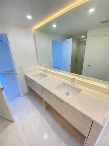 16385 Biscayne Boulevard 2421, North Miami Beach, FL 33160