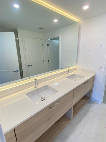 16385 Biscayne Boulevard 2421, North Miami Beach, FL 33160