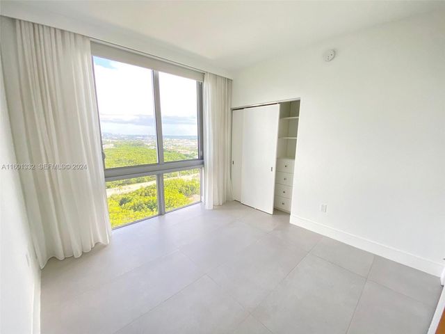 16385 Biscayne Boulevard 2421, North Miami Beach, FL 33160