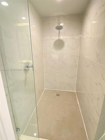 16385 Biscayne Boulevard 2421, North Miami Beach, FL 33160