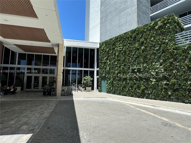 16385 Biscayne Boulevard 2421, North Miami Beach, FL 33160