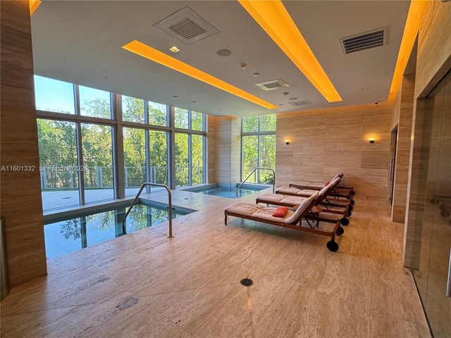16385 Biscayne Boulevard 2421, North Miami Beach, FL 33160