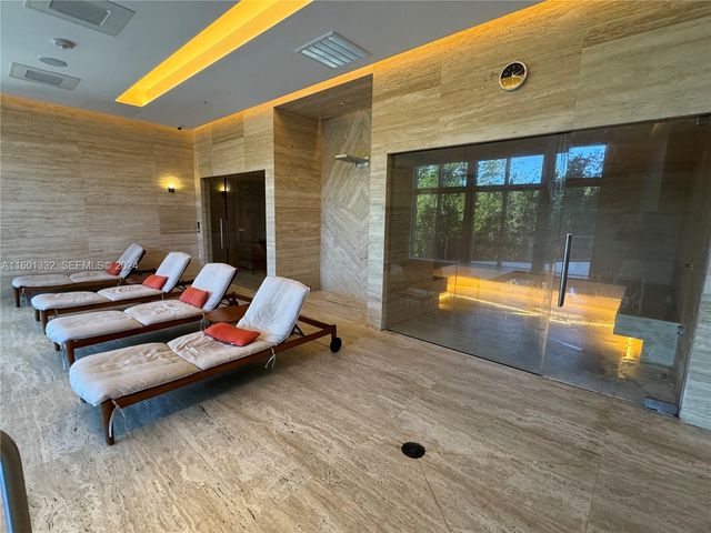 16385 Biscayne Boulevard 2421, North Miami Beach, FL 33160