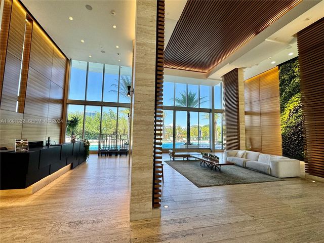 16385 Biscayne Boulevard 2421, North Miami Beach, FL 33160