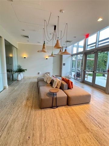 16385 Biscayne Boulevard 2421, North Miami Beach, FL 33160