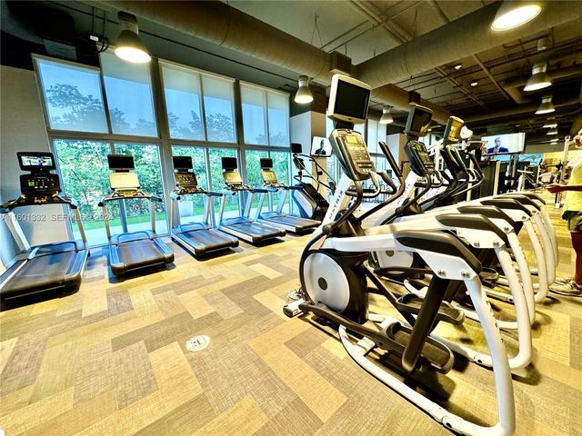 16385 Biscayne Boulevard 2421, North Miami Beach, FL 33160