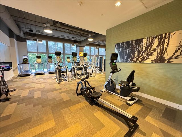 16385 Biscayne Boulevard 2421, North Miami Beach, FL 33160