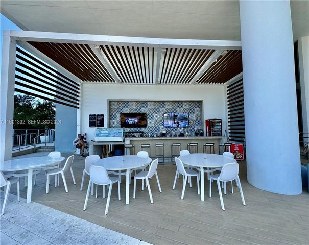 16385 Biscayne Boulevard 2421, North Miami Beach, FL 33160